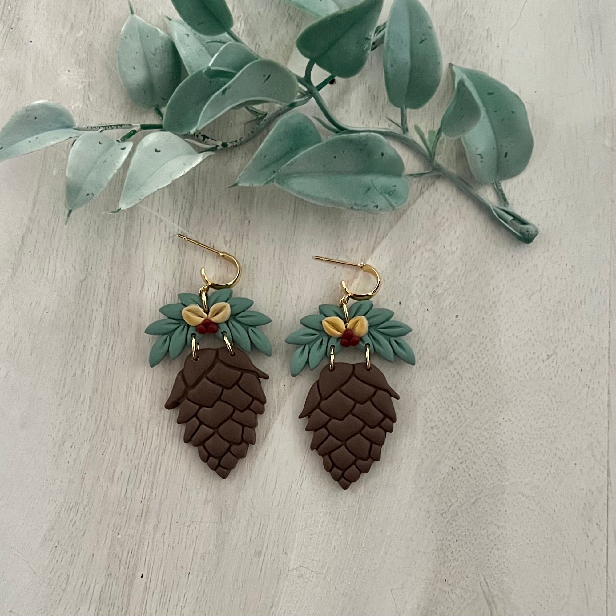 Pinecones + Holly