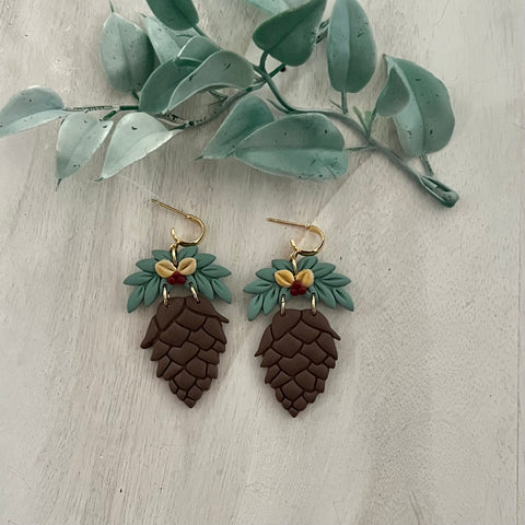 Pinecones + Holly