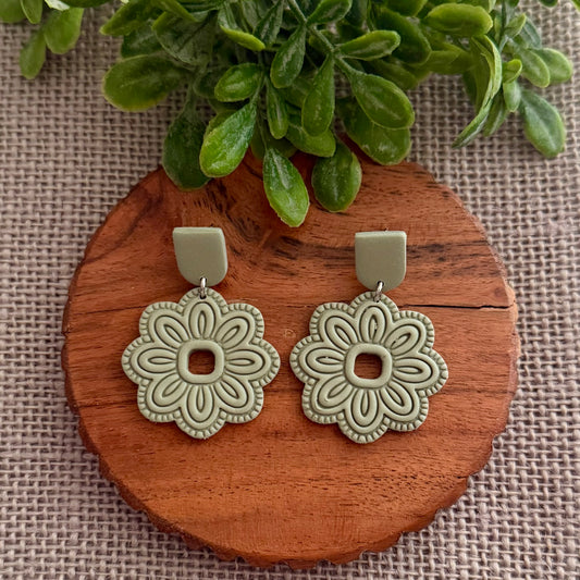 Penelope Dangles