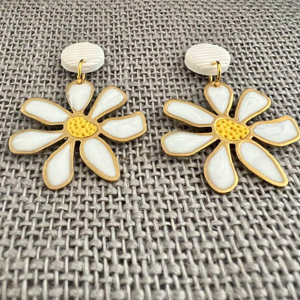 DAISY Clay Earrings